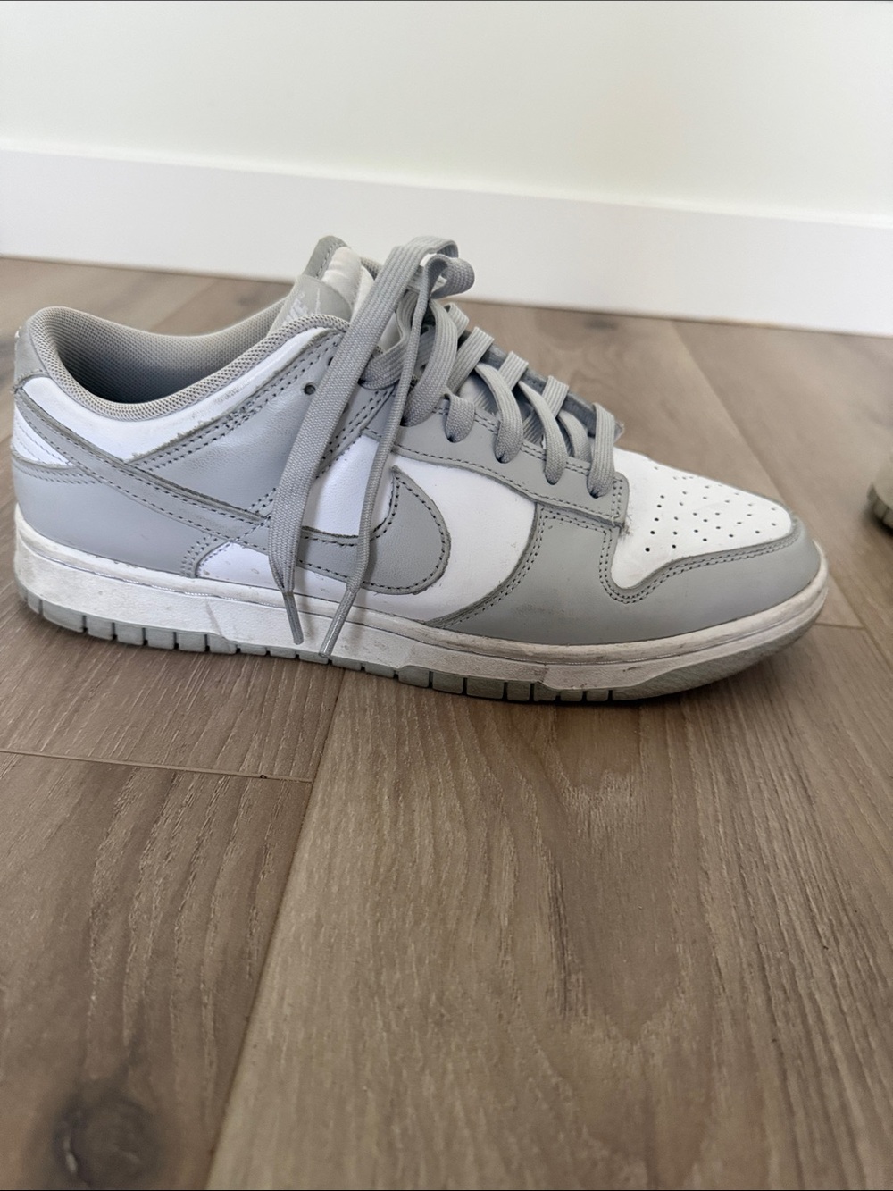 Men Nike Dunks - Picture 4 of 9